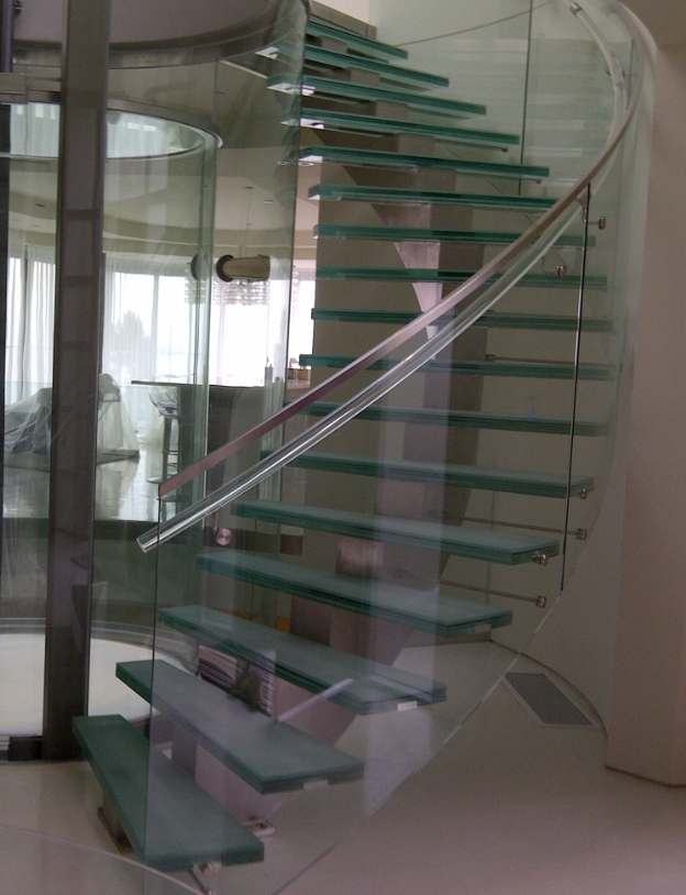 Curved StairsContinuous curved stairs allow for grand feature stairs with sweeping steps.